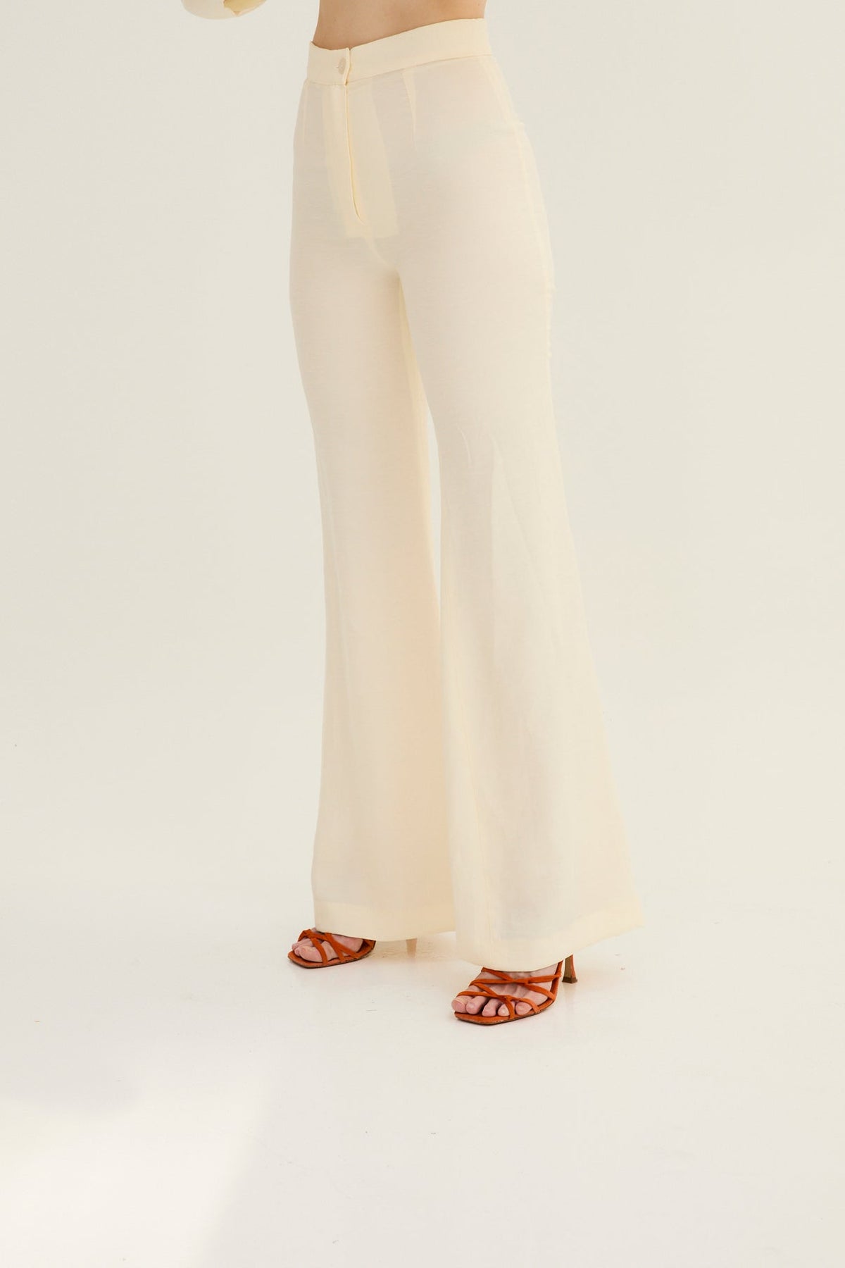 Pantalón Flare Crop Crudo