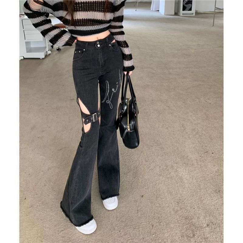 Jeans Negros Rasgados de Tiro Alto para Mujer - vista frontal con jersey de rayas
