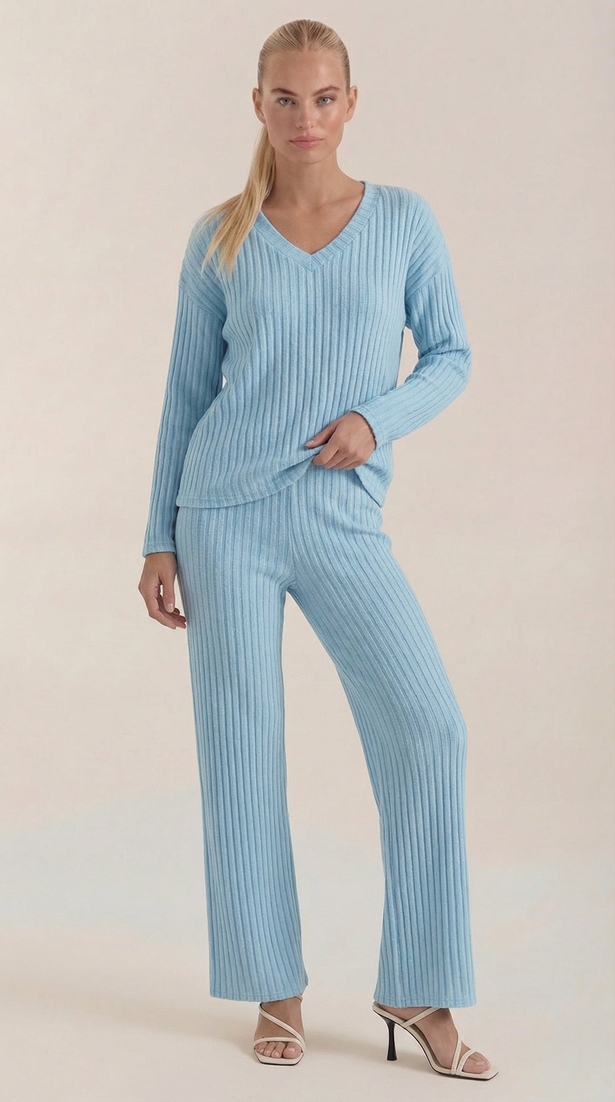 Conjunto de Punto Escote en V Mujer
