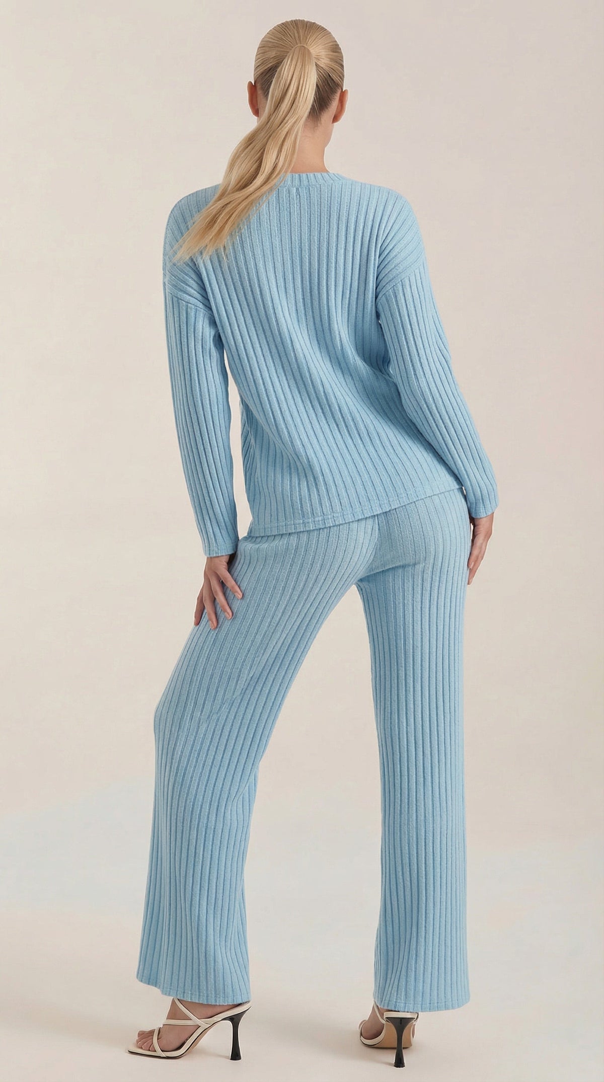 Conjunto de Punto Escote en V Mujer