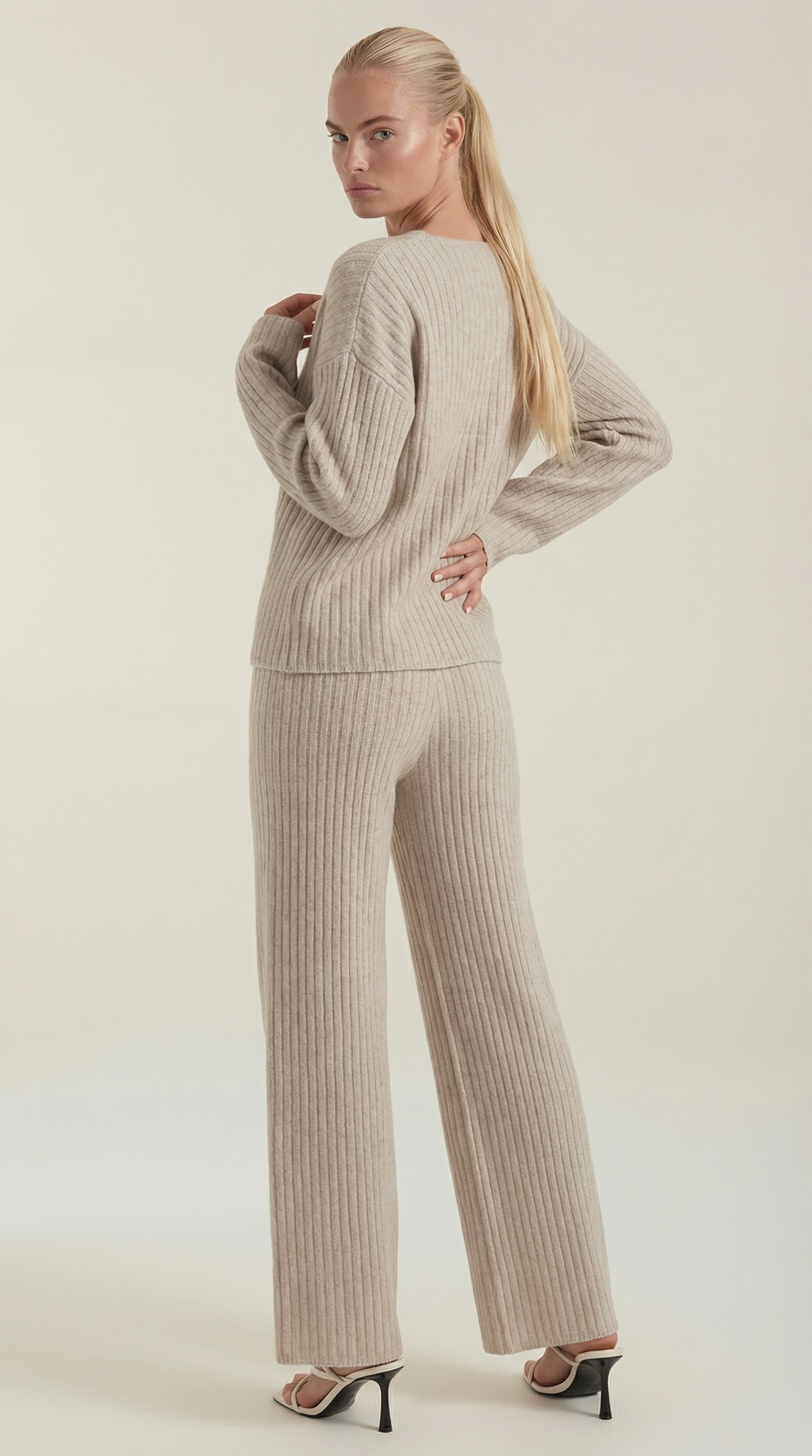 Conjunto de Punto Escote en V Mujer