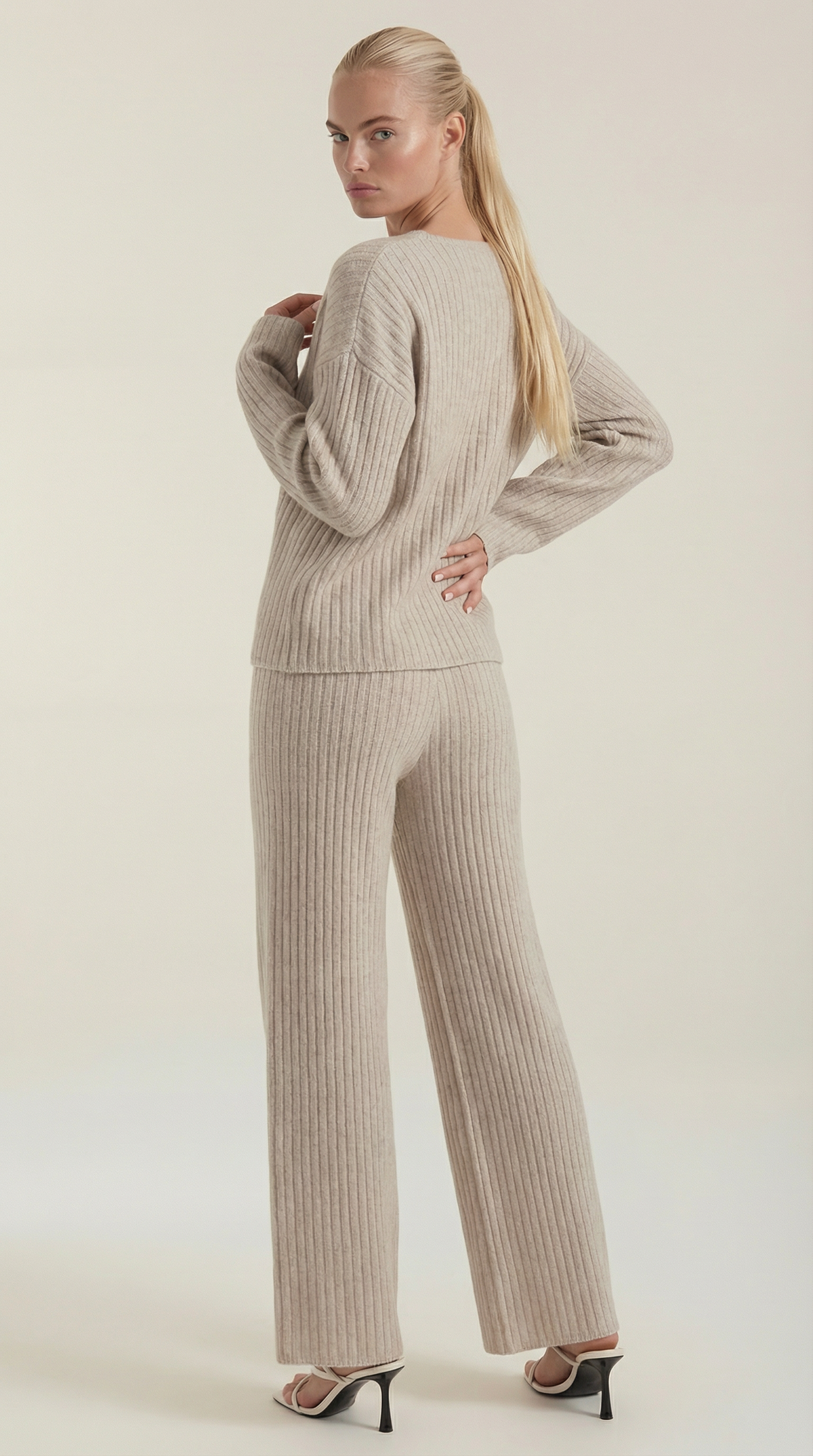 Conjunto de Punto Escote en V Mujer