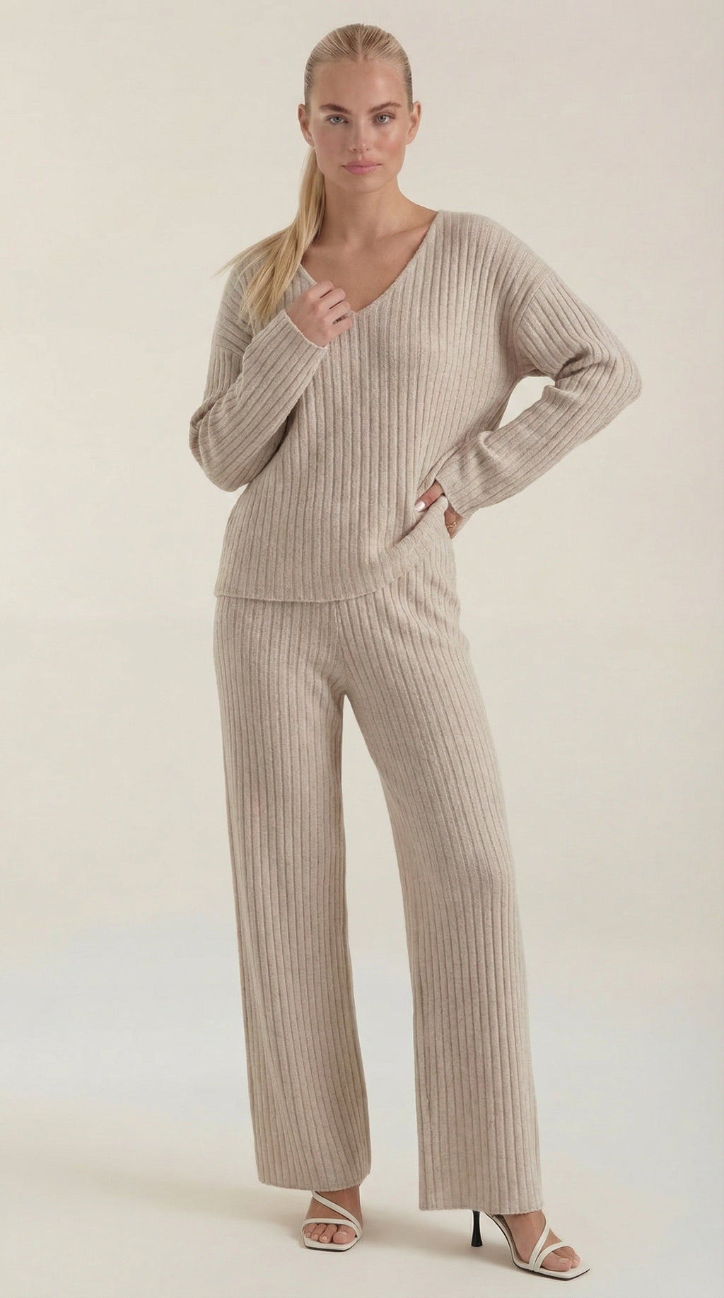 Conjunto de Punto Escote en V Mujer