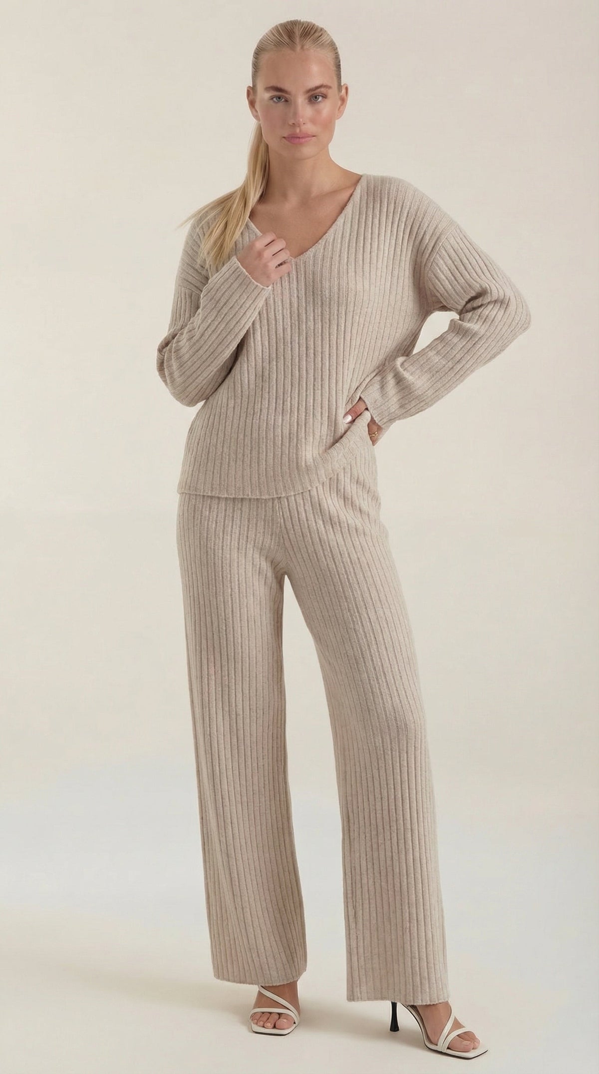 Conjunto de Punto Escote en V Mujer