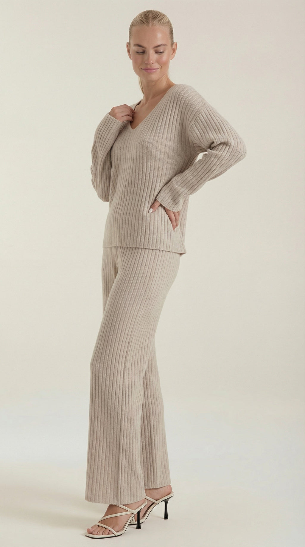 Conjunto de Punto Escote en V Mujer