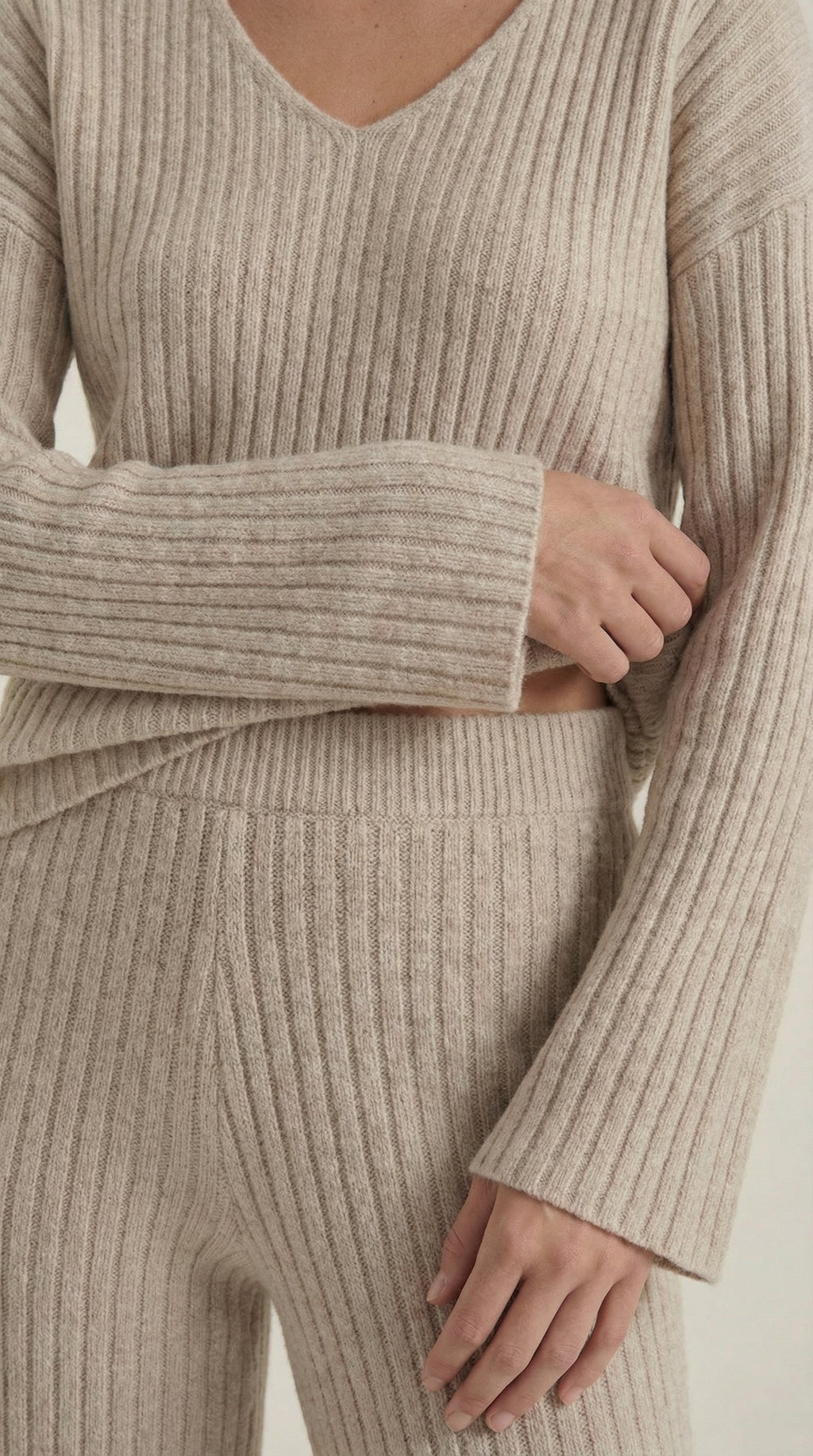 Conjunto de Punto Escote en V Mujer