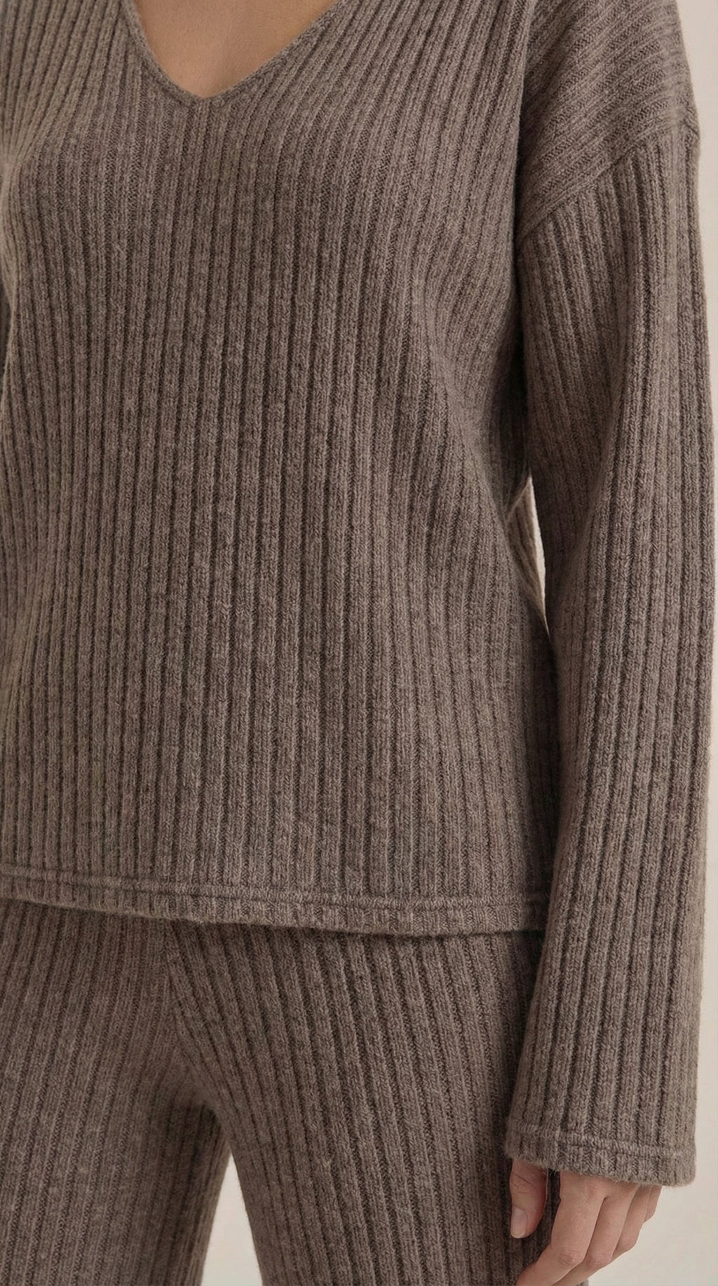 Conjunto de Punto Escote en V Mujer