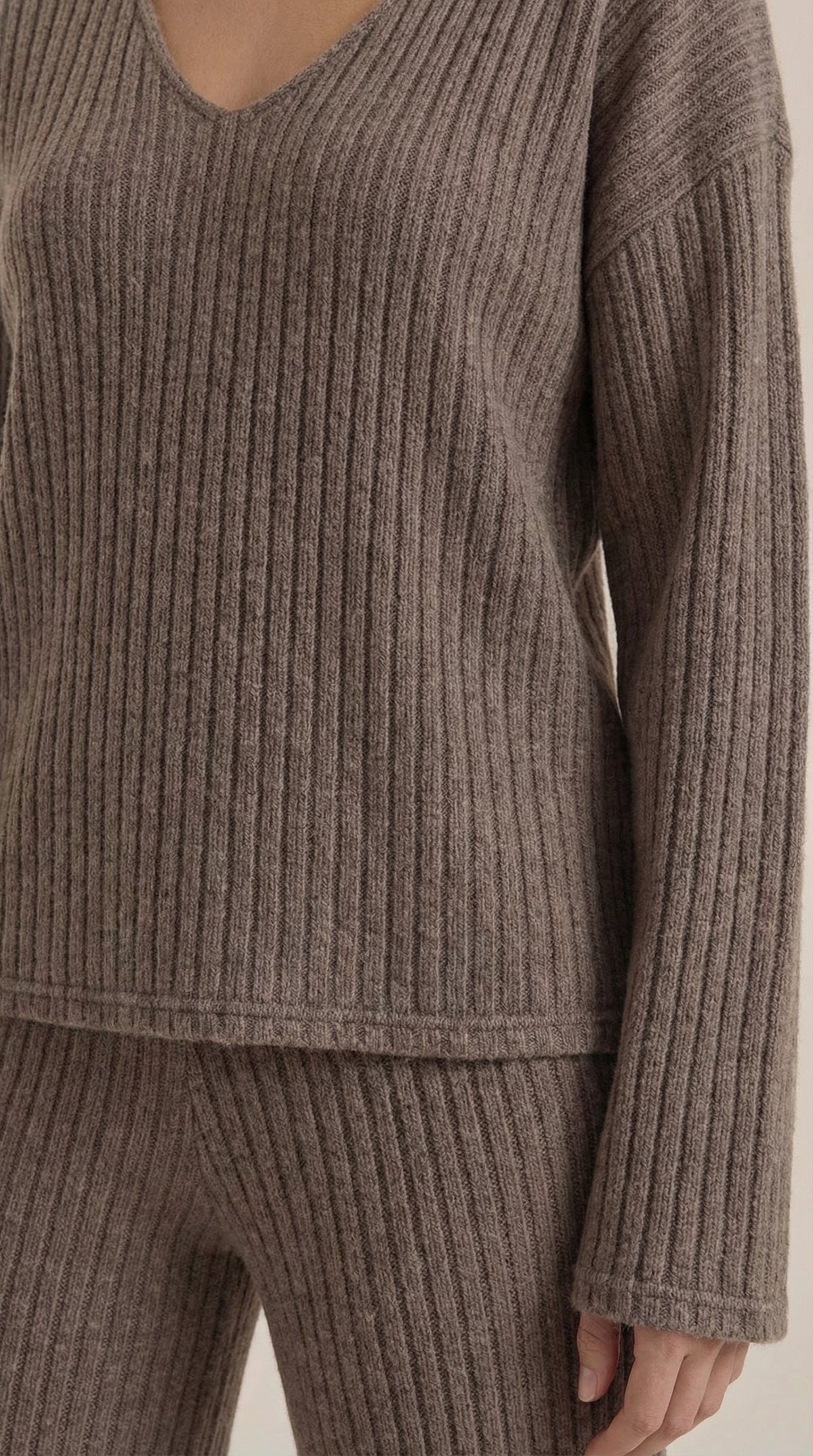 Conjunto de Punto Escote en V Mujer