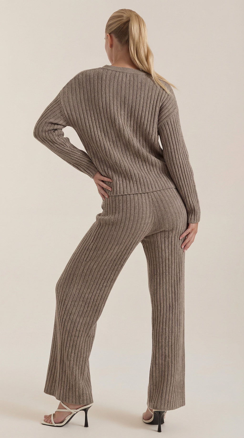 Conjunto de Punto Escote en V Mujer