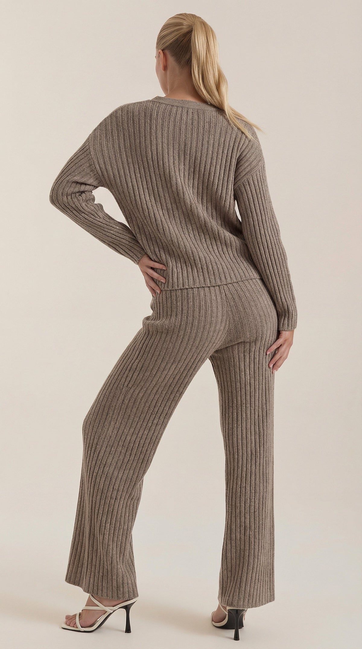Conjunto de Punto Escote en V Mujer