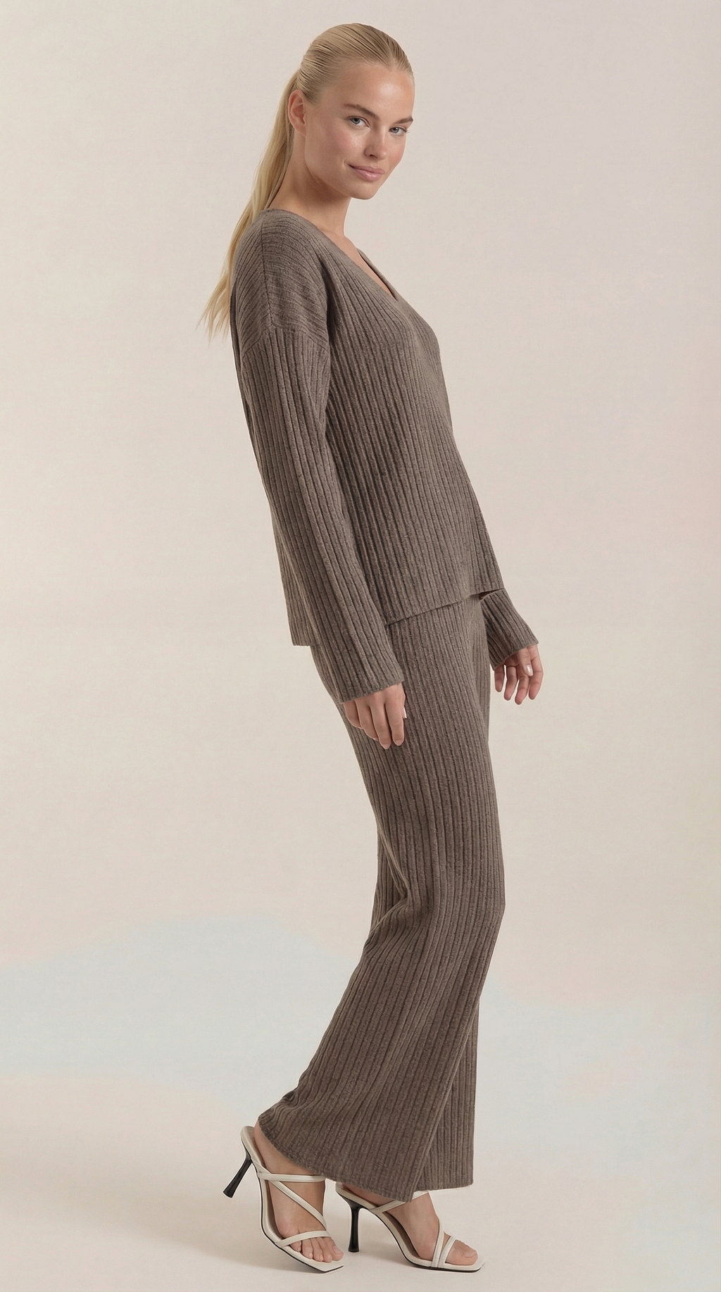 Conjunto de Punto Escote en V Mujer