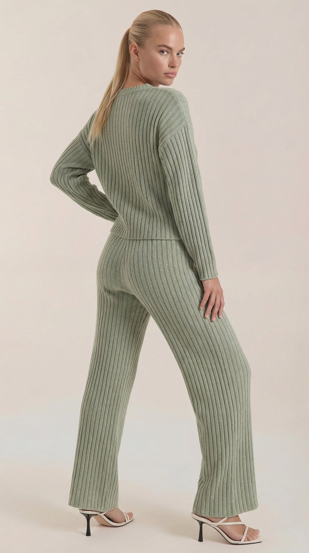 Conjunto de Punto Escote en V Mujer