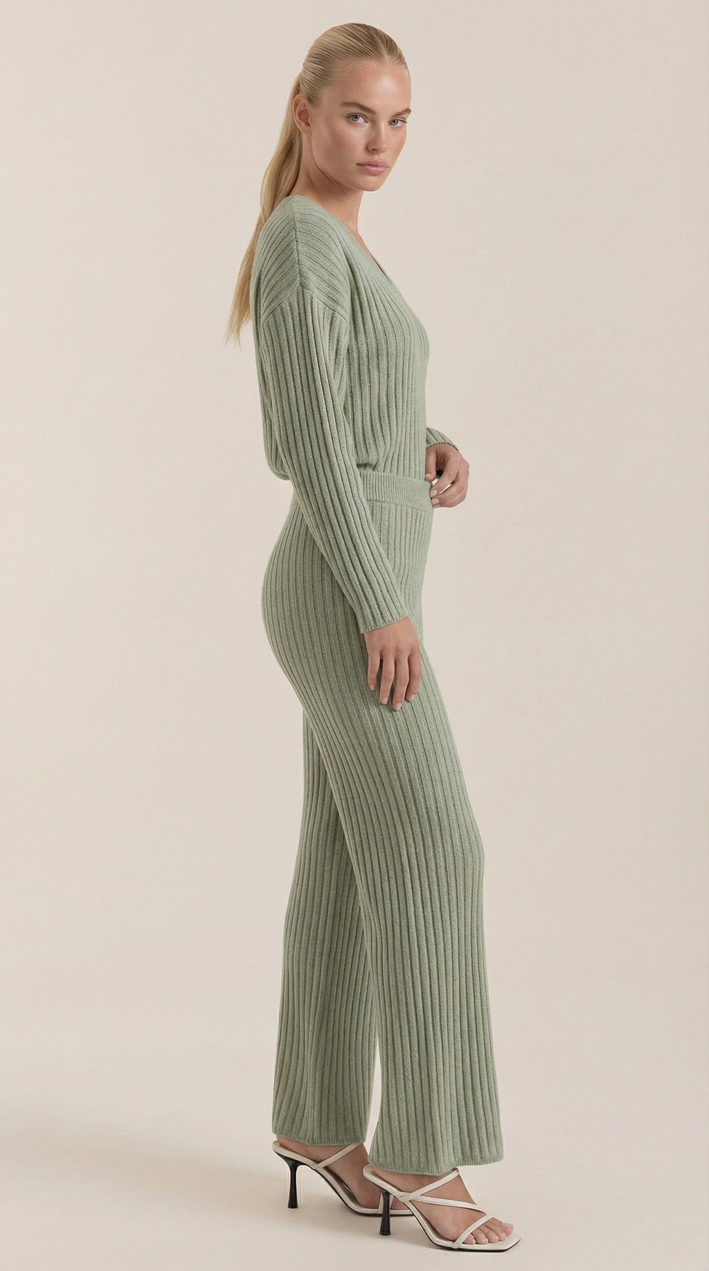 Conjunto de Punto Escote en V Mujer