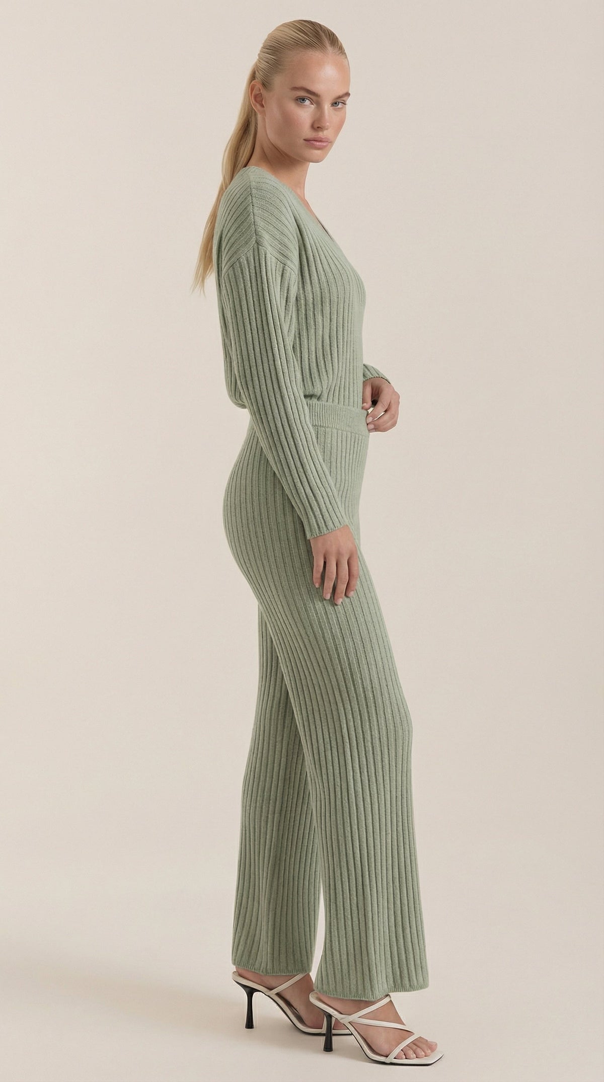 Conjunto de Punto Escote en V Mujer