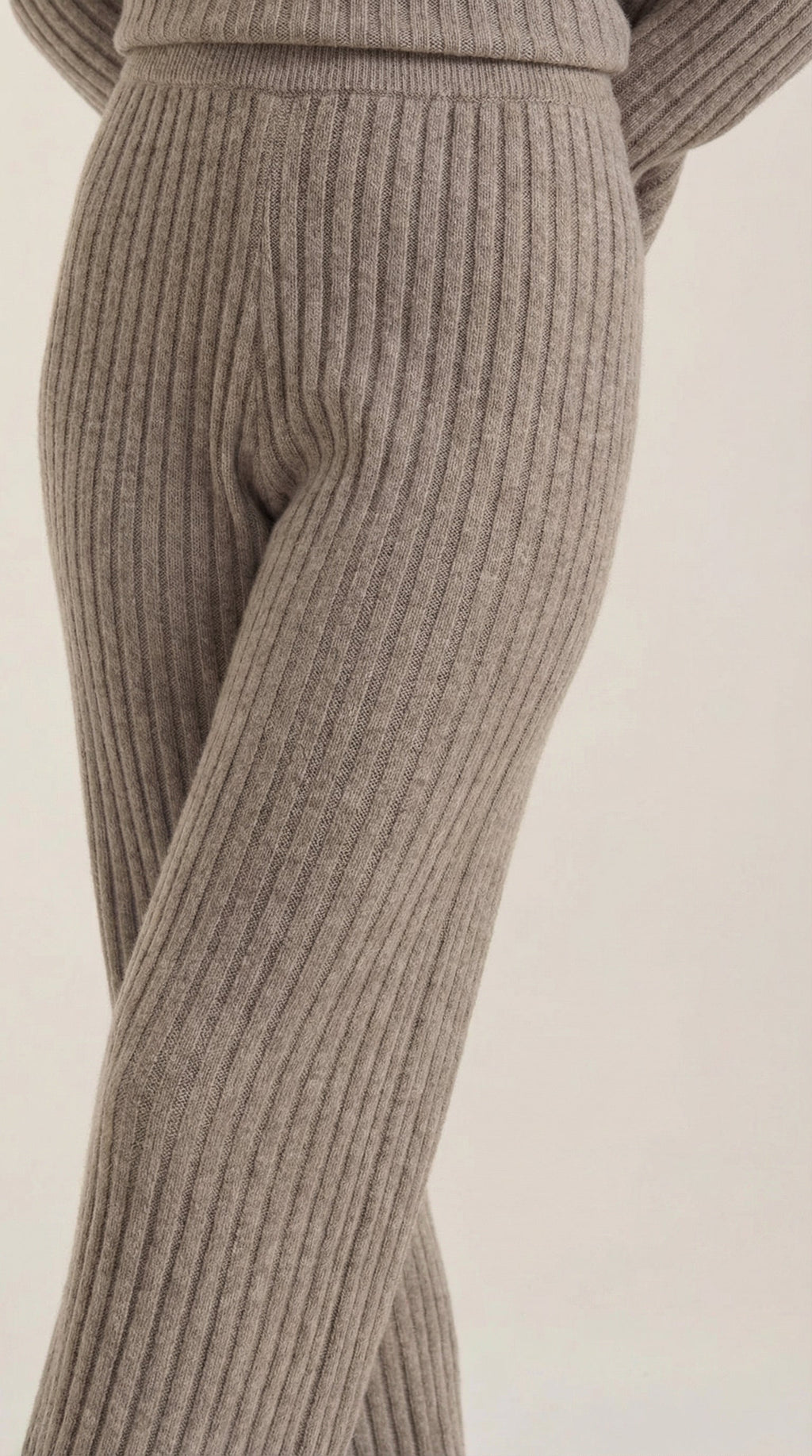 Conjunto de Punto Escote en V Mujer