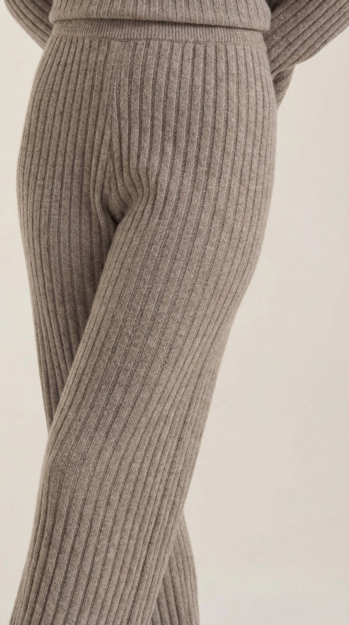 Conjunto de Punto Escote en V Mujer