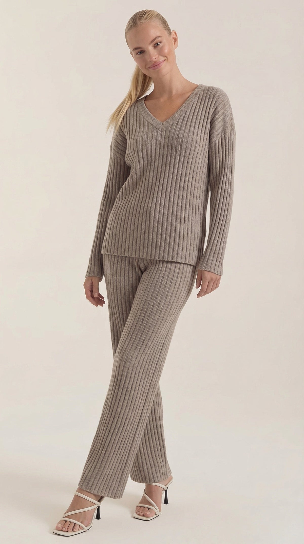 Conjunto de Punto Escote en V Mujer