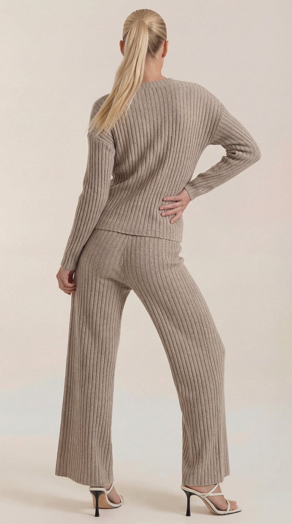 Conjunto de Punto Escote en V Mujer