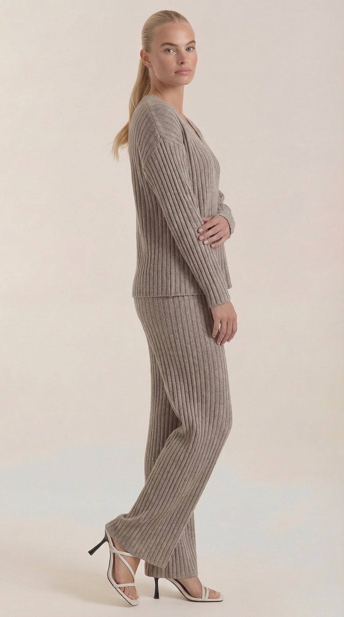 Conjunto de Punto Escote en V Mujer
