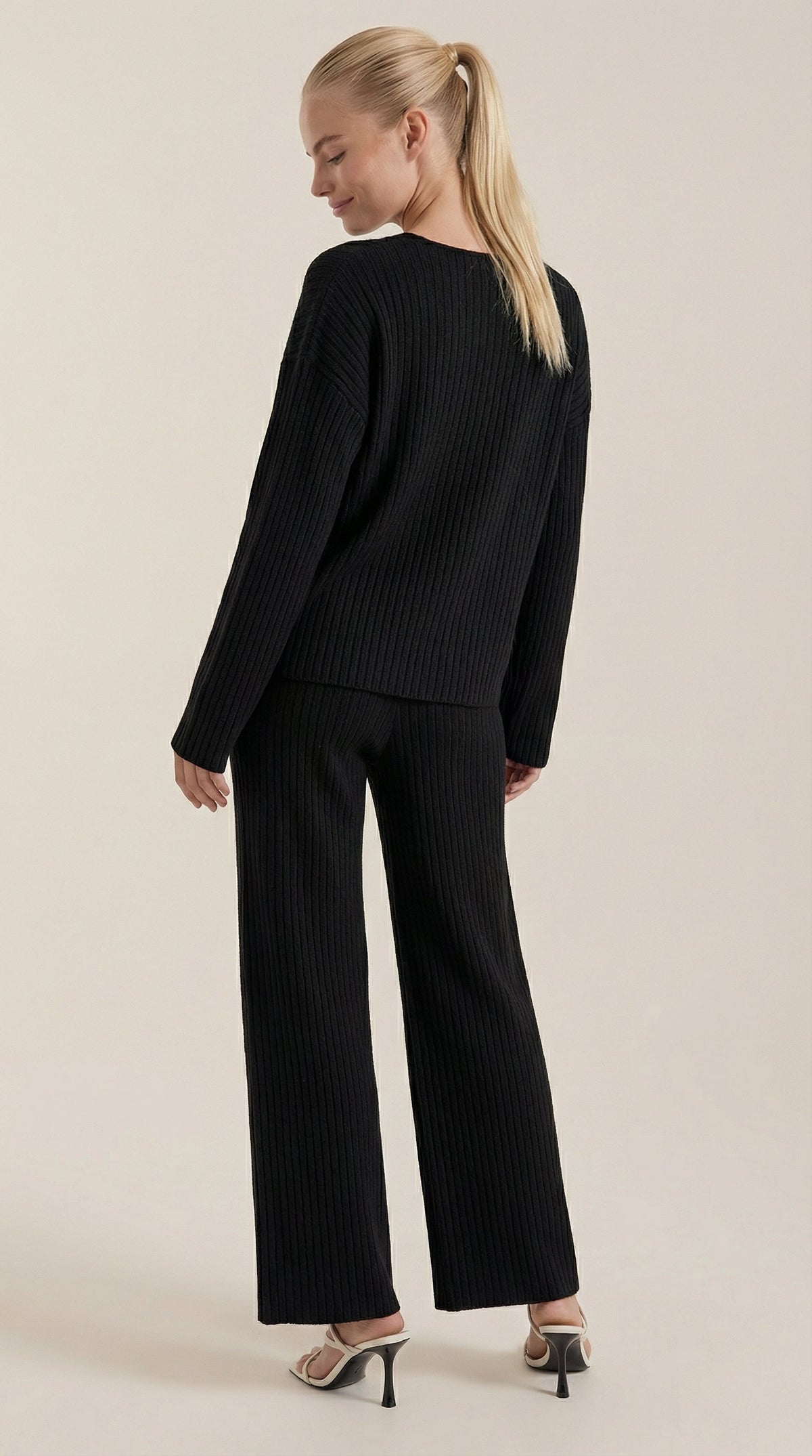 Conjunto de Punto Escote en V Mujer