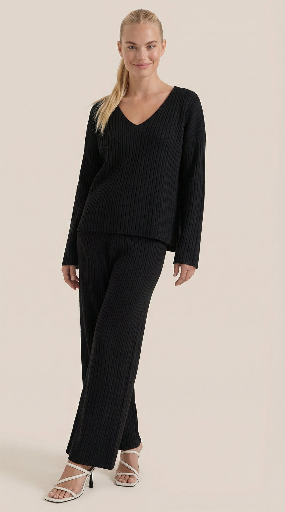 Conjunto de Punto Escote en V Mujer