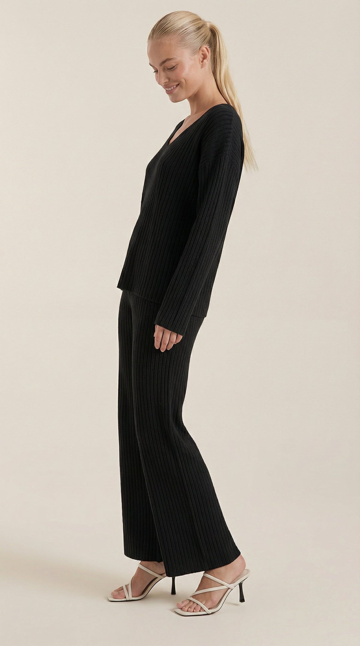 Conjunto de Punto Escote en V Mujer