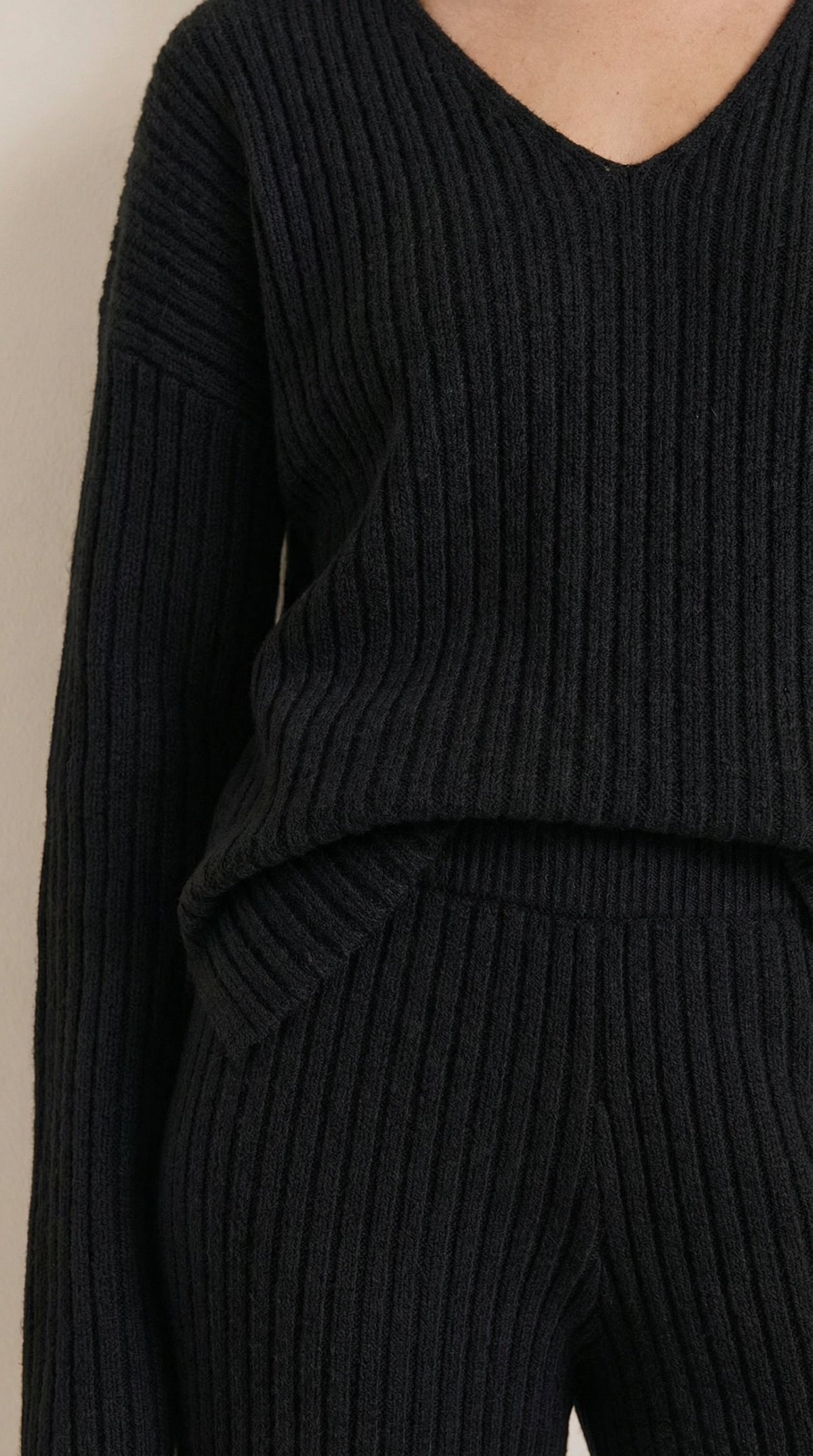 Conjunto de Punto Escote en V Mujer